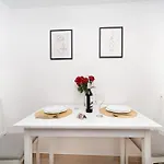 Modern With Free Private Parking In Apartamento *