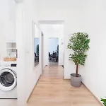 Apartamento Modern With Free Private Parking In *