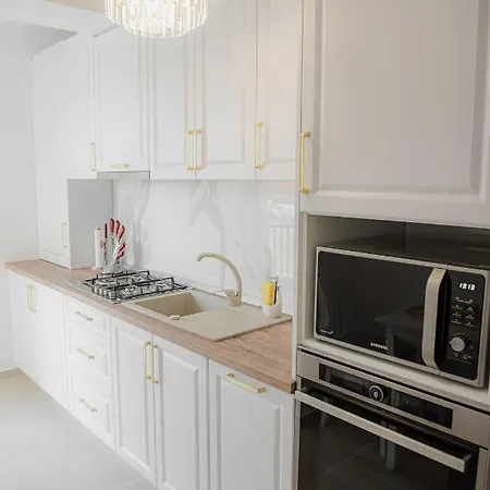 Modern In Near Premiere