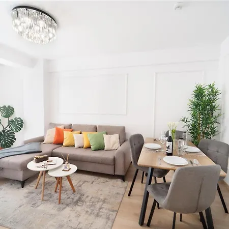 Modern With Free Private Parking In