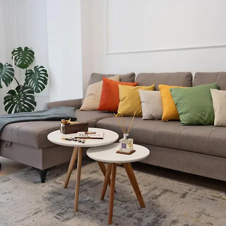 Апартаменты Modern With Free Private Parking In