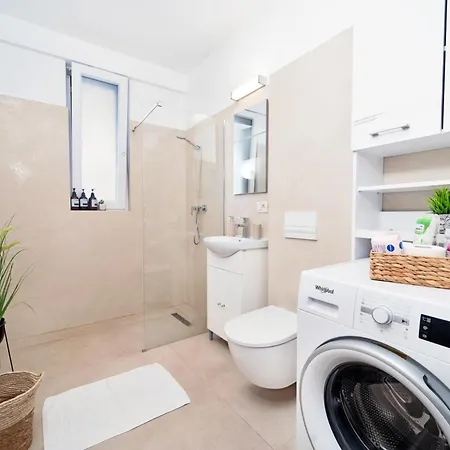 Modern With Free Private Parking In Тимишоара