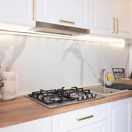 Apartment Modern With Free Private Parking In *