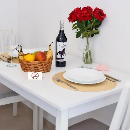 Modern With Free Private Parking In Apartment