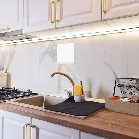 Modern With Free Private Parking In Апартаменты *