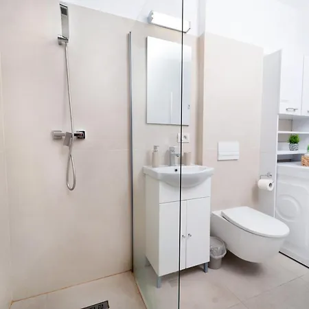 Apartment Modern With Free Private Parking In Timisoara