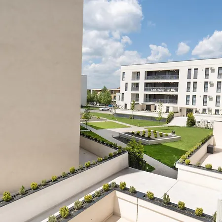 Modern With Free Private Parking In *