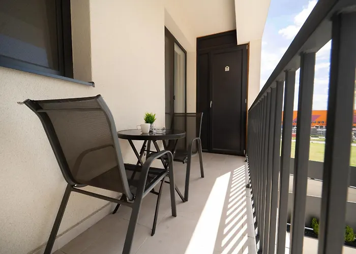 Modern With Free Private Parking In *