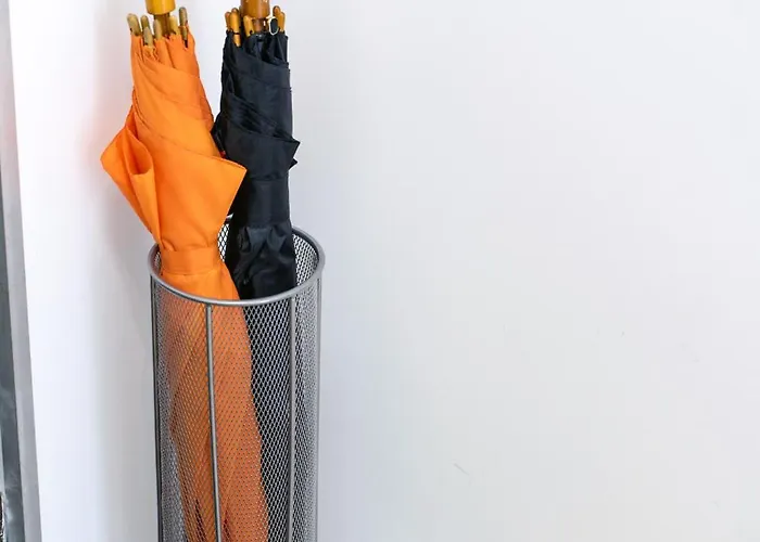 Modern With Free Private Parking In *