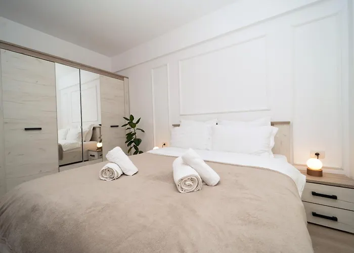 Modern With Free Private Parking In