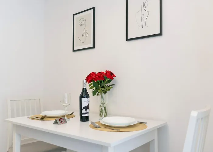 Modern With Free Private Parking In