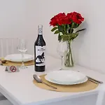 Apartament Modern With Free Private Parking In