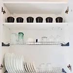 Modern With Free Private Parking In Apartament