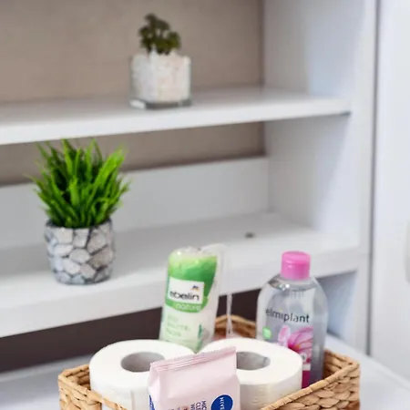 Apartament Modern With Free Private Parking In