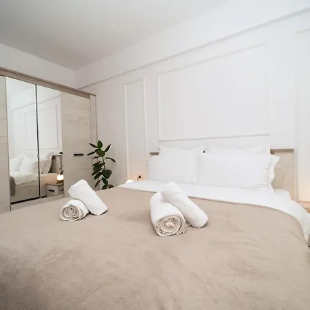 Modern With Free Private Parking In