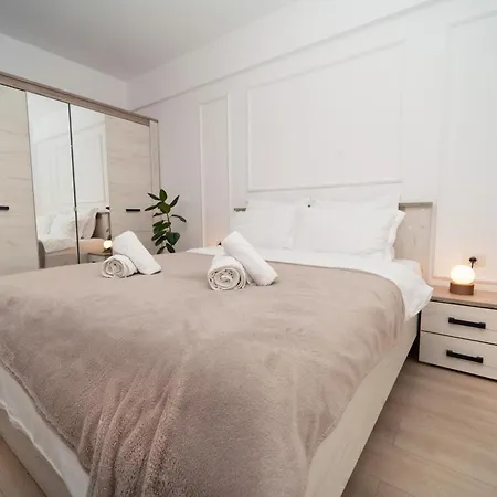 Modern With Free Private Parking In *