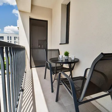 Modern With Free Private Parking In