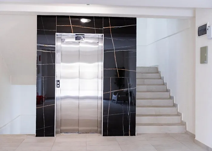 Modern With Free Private Parking In Apartmán Temešvár