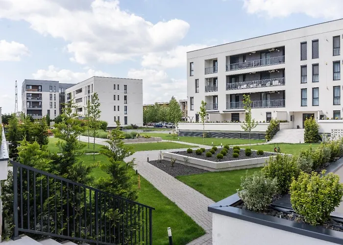 Apartmán Modern With Free Private Parking In