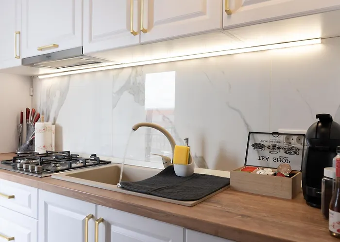 Modern With Free Private Parking In Apartmán