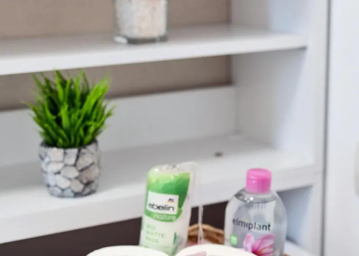 Apartmán Modern With Free Private Parking In