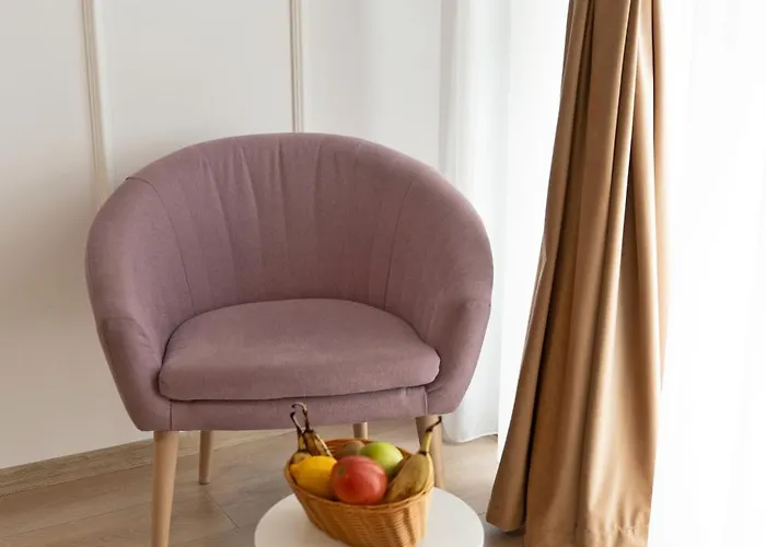 Modern With Free Private Parking In