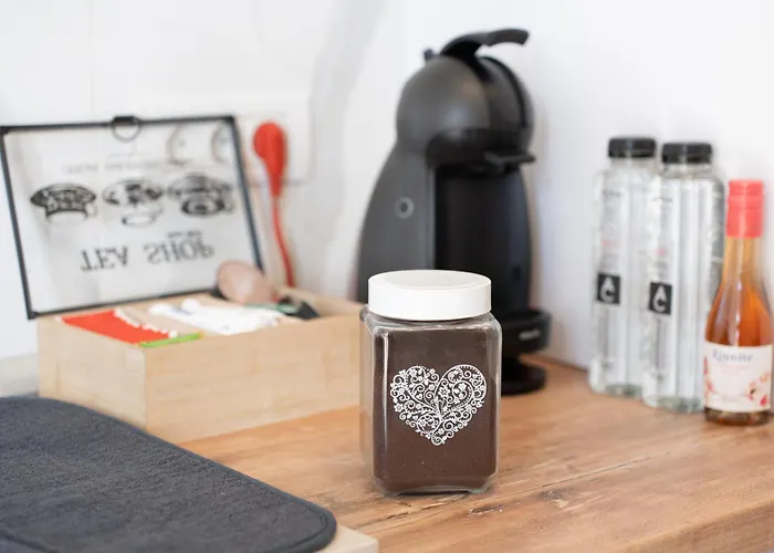 Modern With Free Private Parking In Apartmán