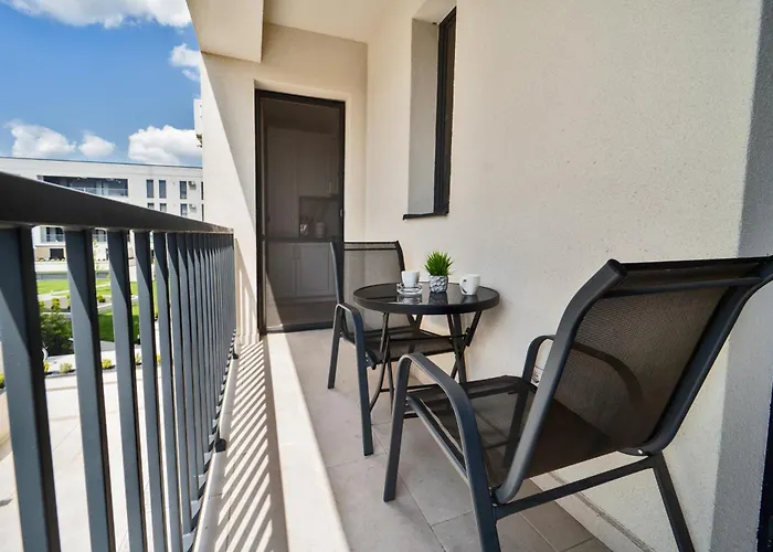 Modern With Free Private Parking In