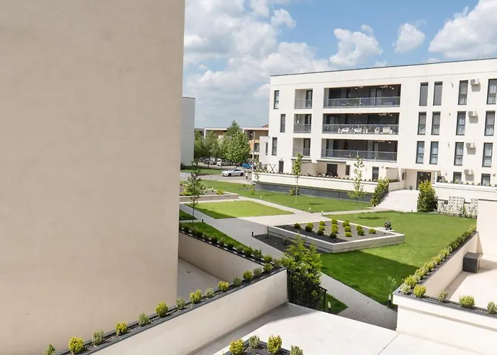 Modern With Free Private Parking In *